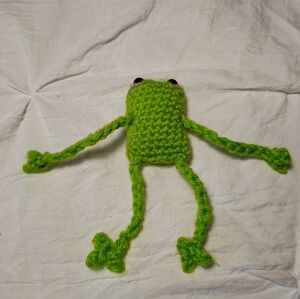 Crochet frog wrap around